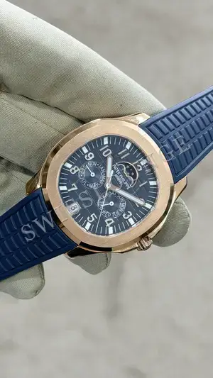 Patek Philippe Nautilus "GMT Moonphase Pembe Altın Kasa Mavi Kadran" — 3. görsel