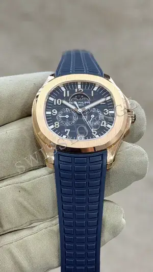 Patek Philippe Nautilus "GMT Moonphase Pembe Altın Kasa Mavi Kadran" — 4. görsel