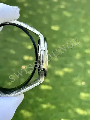 Patek Philippe Nautilus "Ladies Taşlı Çelik Kasa Siyah Kadran" — 5. görsel