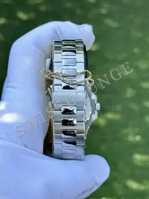 Patek Philippe Nautilus "Ladies Taşlı Çelik Kasa Siyah Kadran" — 7. görsel