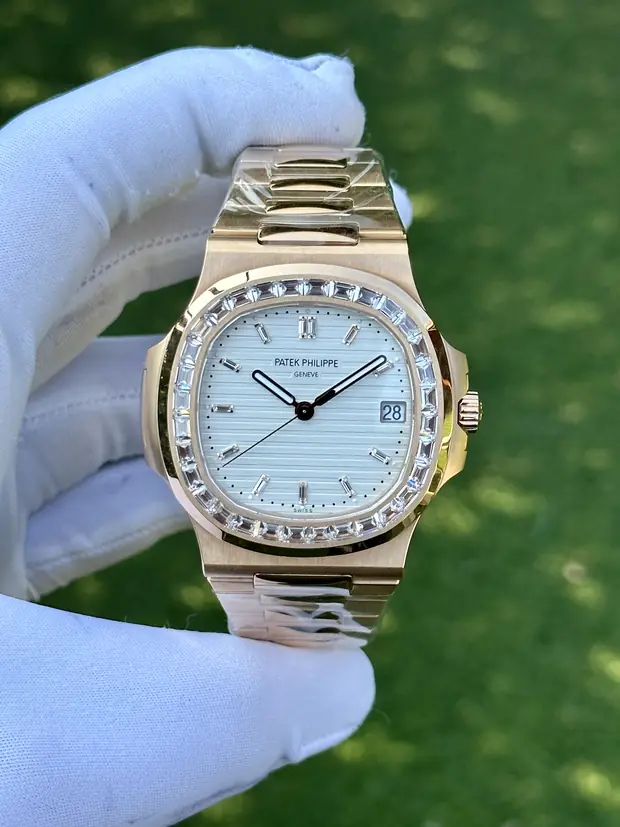 Patek Philippe Nautilus "Ladies Taşlı Pembe Altın Kasa Pembe Kadran" 7018 No. 01
