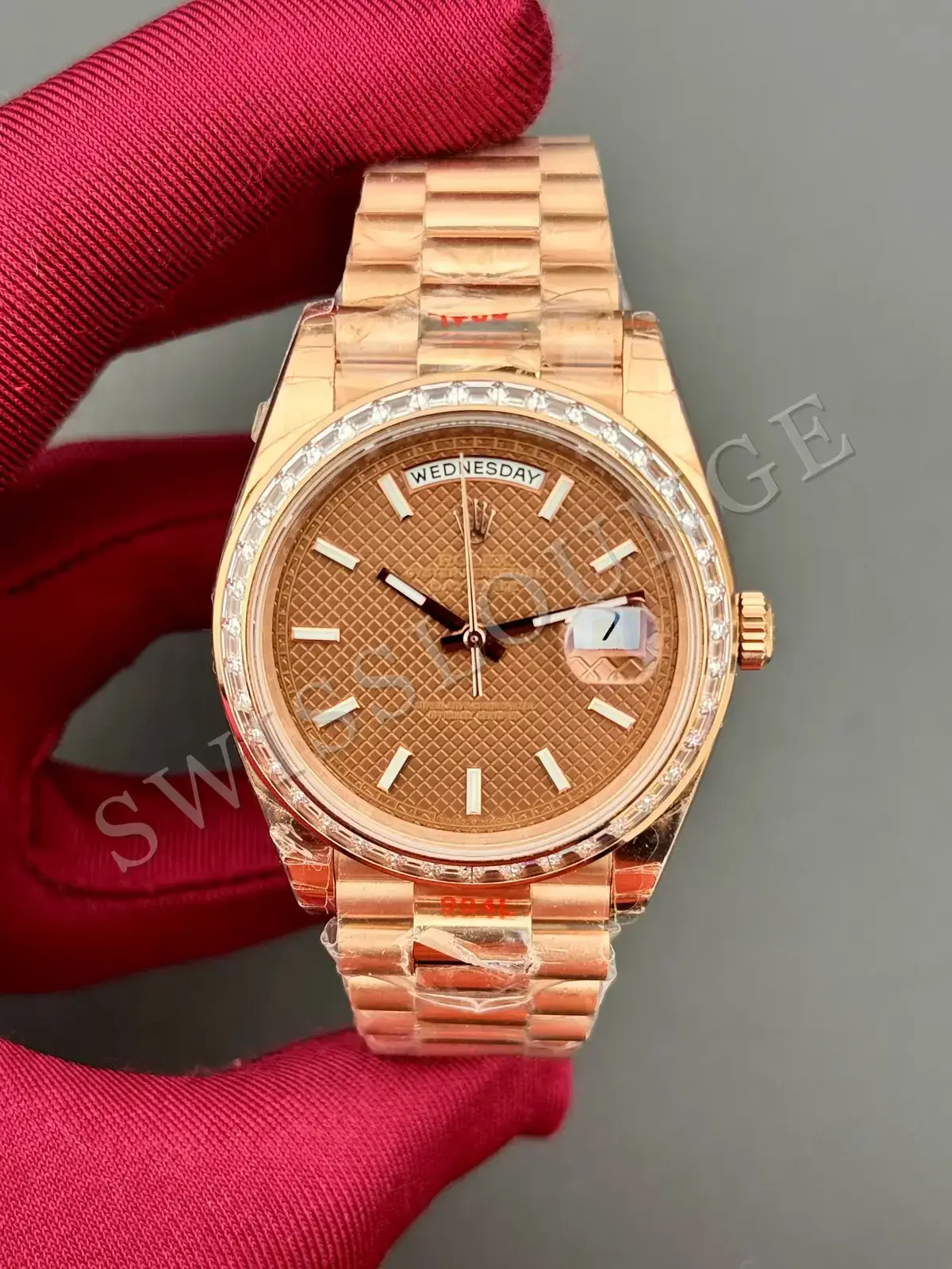 Patek Philippe Nautilus "Ladies Taşlı Pembe Altın Kasa Pembe Kadran" 7018 No. 02