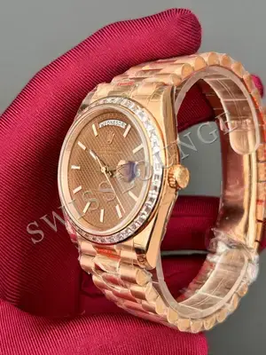Patek Philippe Nautilus "Ladies Taşlı Pembe Altın Kasa Pembe Kadran" 7018 No. 02 — 6. görsel