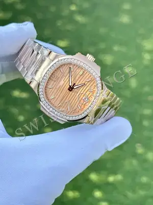 Patek Philippe Nautilus "Ladies Taşlı Pembe Altın Kasa Pembe Kadran" 7018 No. 04 — 2. görsel