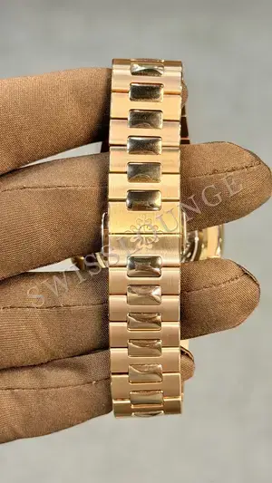 Patek Philippe Nautilus "Openworked Sarı Altın" — 8. görsel