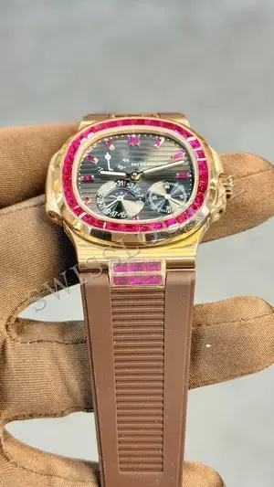 Patek Philippe Nautilus "Rose Fyback Chronograph" — 4. görsel