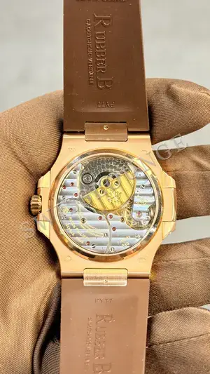 Patek Philippe Nautilus "Rose Fyback Chronograph" — 7. görsel
