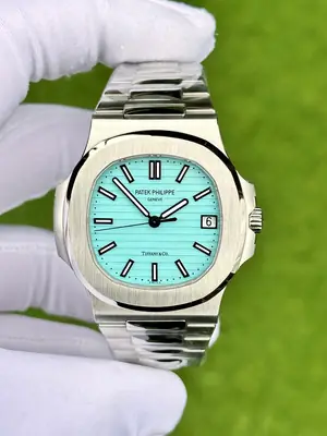 Patek Philippe Nautilus "Tiffany Blue" 5711-1A-018 — 1. görsel