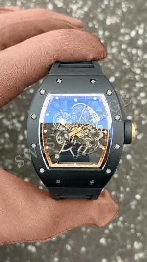 Richard Mille RM 057 "Tourbillon Dragon Jackie Chan Sarı Altın Bezel Siyah Kordon", 1. görsel