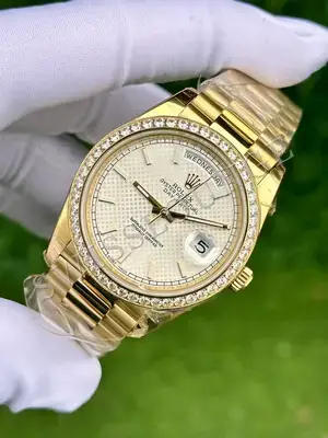 Rolex Day-Date "Çizgili Pembe Kadran" 228235 No. 01 — 3. görsel