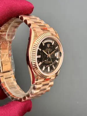 Rolex Day-Date "Çizgili Pembe Kadran" 228235 No. 02 — 5. görsel