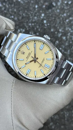 Rolex Oyster Perpetual "Altın Renkli" — 2. görsel