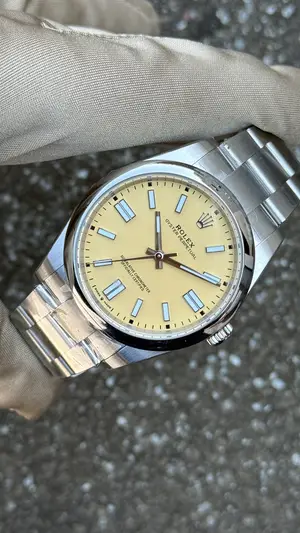 Rolex Oyster Perpetual "Altın Renkli" — 3. görsel