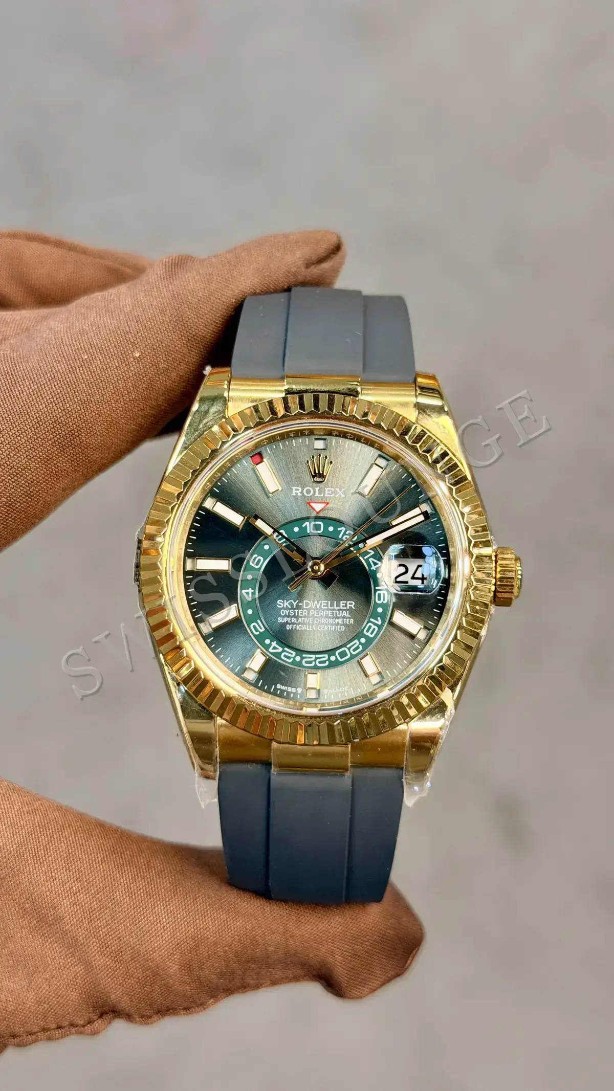 Rolex Sky-Dweller "Sarı Altın Yeşil Kadran Kauçuk Kordon"
