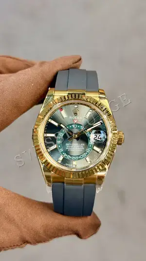 Rolex Sky-Dweller "Sarı Altın Yeşil Kadran Kauçuk Kordon", 1. görsel