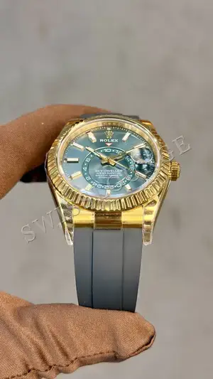 Rolex Sky-Dweller "Sarı Altın Yeşil Kadran Kauçuk Kordon", 4. görsel