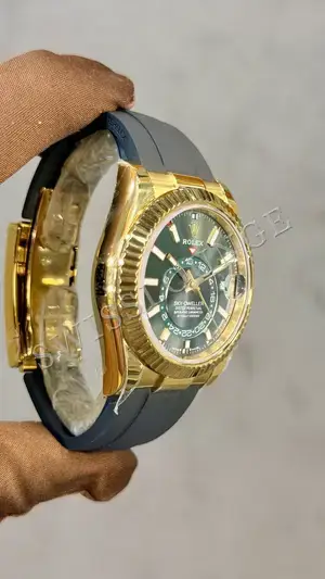 Rolex Sky-Dweller "Sarı Altın Yeşil Kadran Kauçuk Kordon", 5. görsel