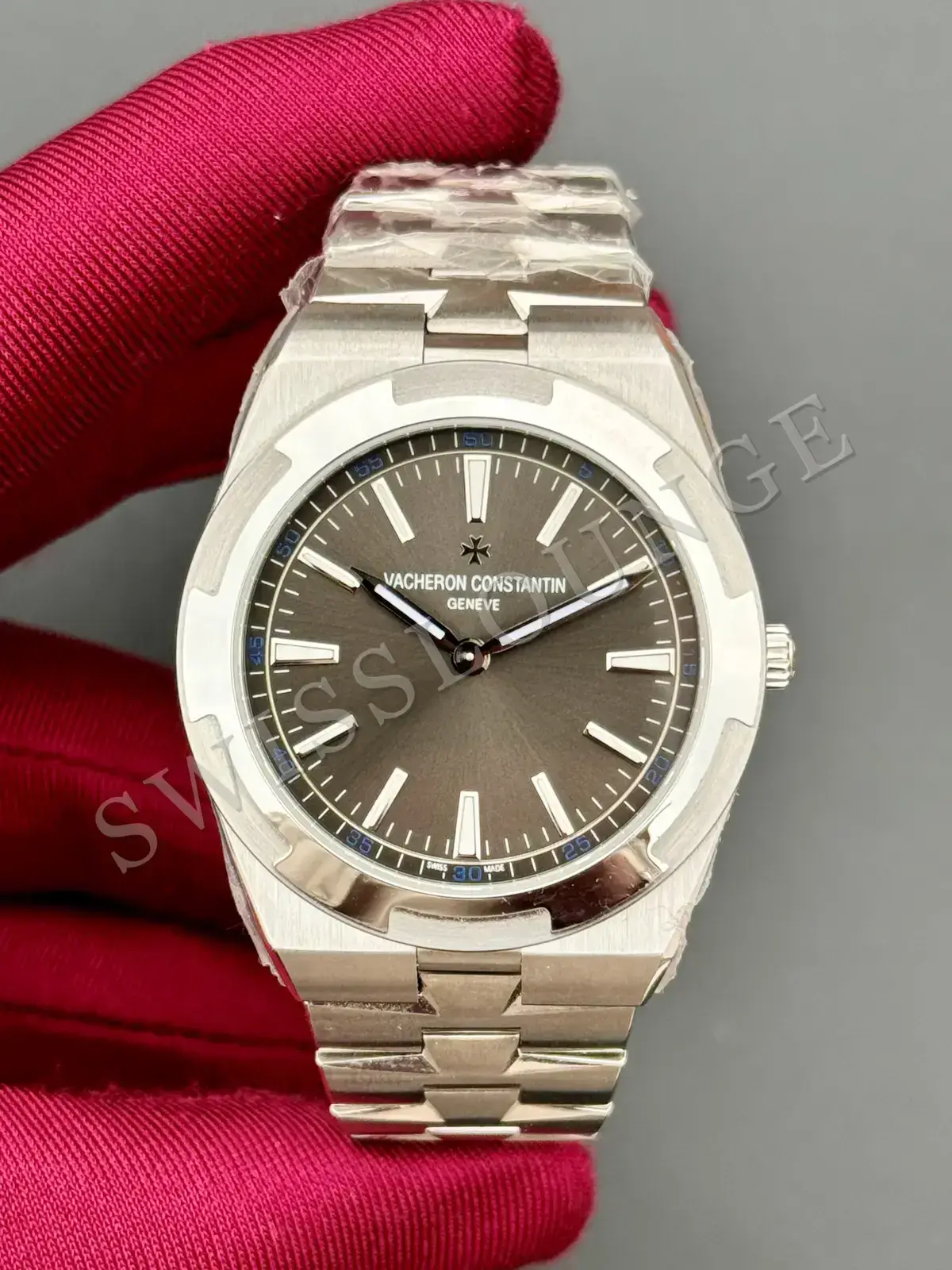 Vacheron Constantin Overseas "Çelik Kasa Gri Kadran" 47074 No. 02