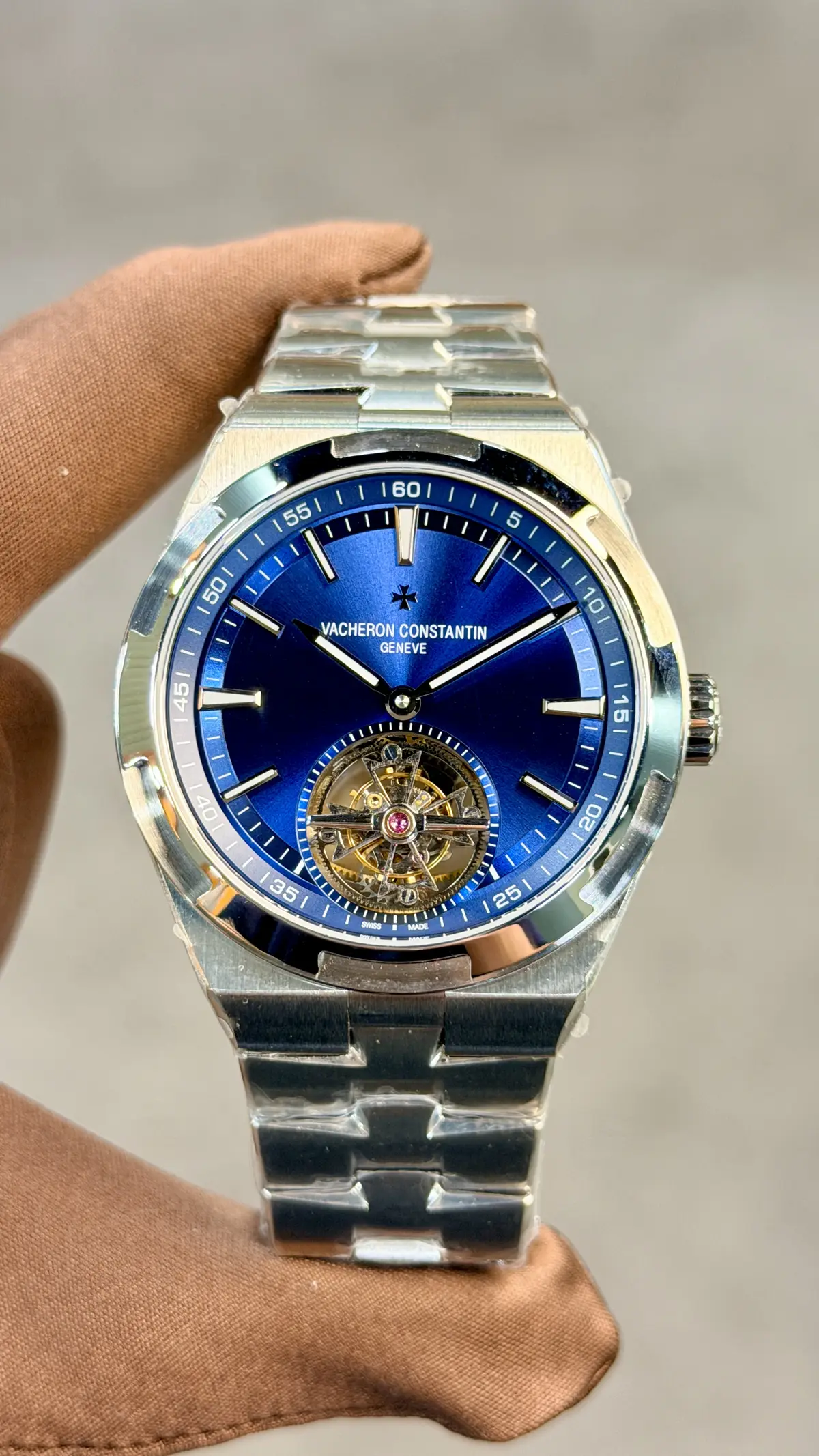 Vacheron Constantin Overseas "Çelik Kasa Siyah Kadran" 47074 No. 06