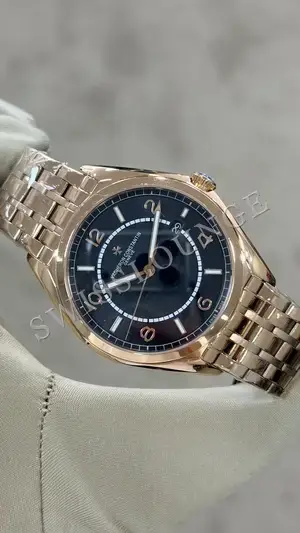 Vacheron Constantin Overseas "Quai De Lile Retrograde" — 2. görsel
